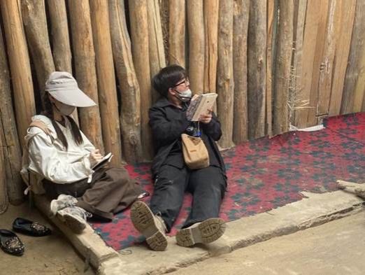 同学们正在画速写1